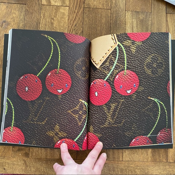 Louis Vuitton Histoires Book 2012  Stories of a Legend - Picture 4 of 12